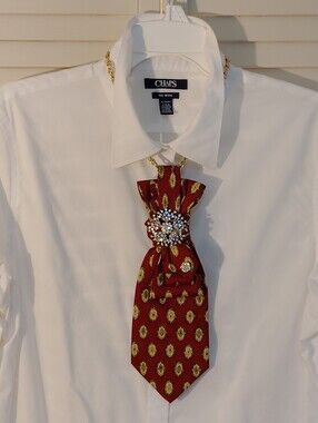 Women's Design Red and Gold Accent Tie